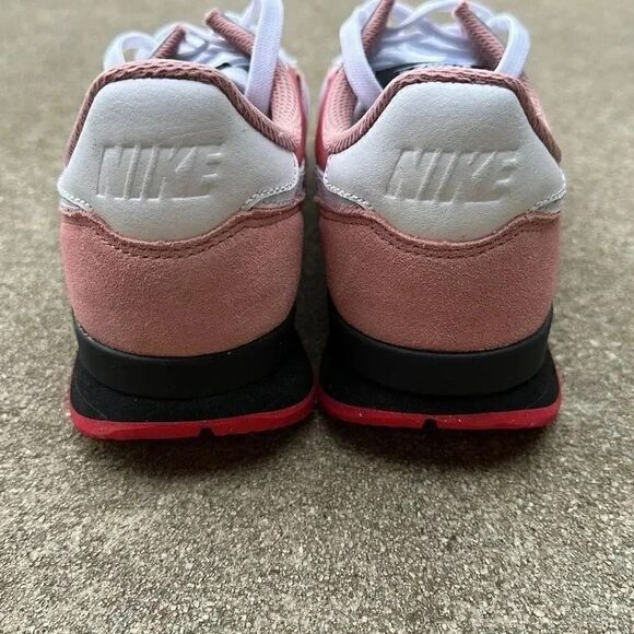 NWOT Nike Internationalist Sneakers - Picture 8 of 10